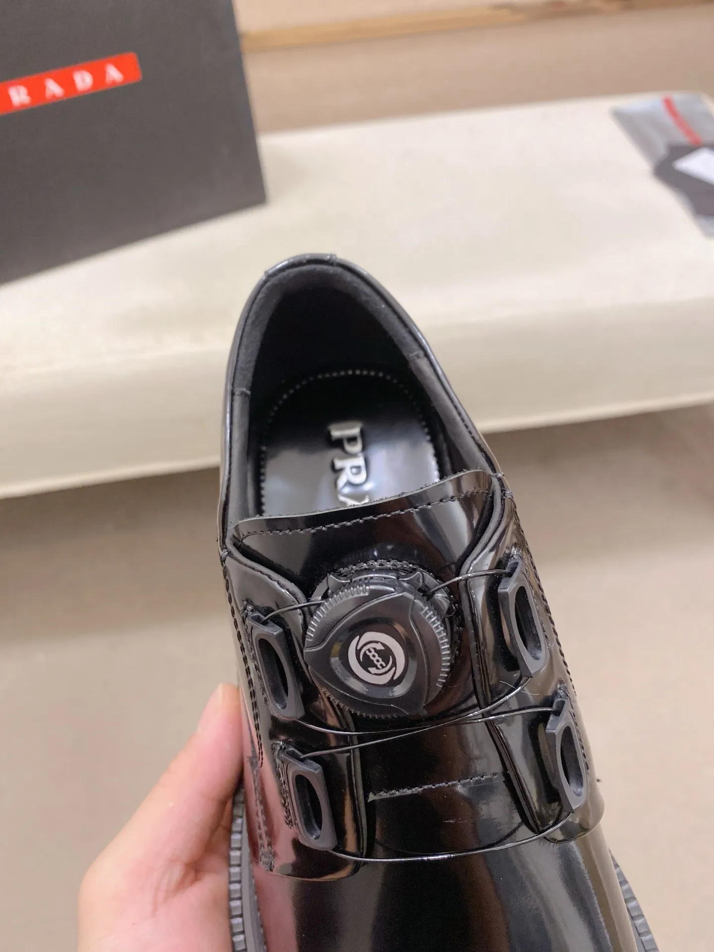 Factory price 640💰 🍁🍁High version High-quality new PRADA (Prada) counters are launched simultaneously, new men's shoes, 😘fabrics are selected from imported lacquered first-layer cowhide, and imported cowhide lining. 👍🏿 High-end ☄️ air-cushion molded anti-slip rubber outsole, exquisite lines, simple and elegant, comfortable and high-end for leisure travel. Code number: 38 to 45